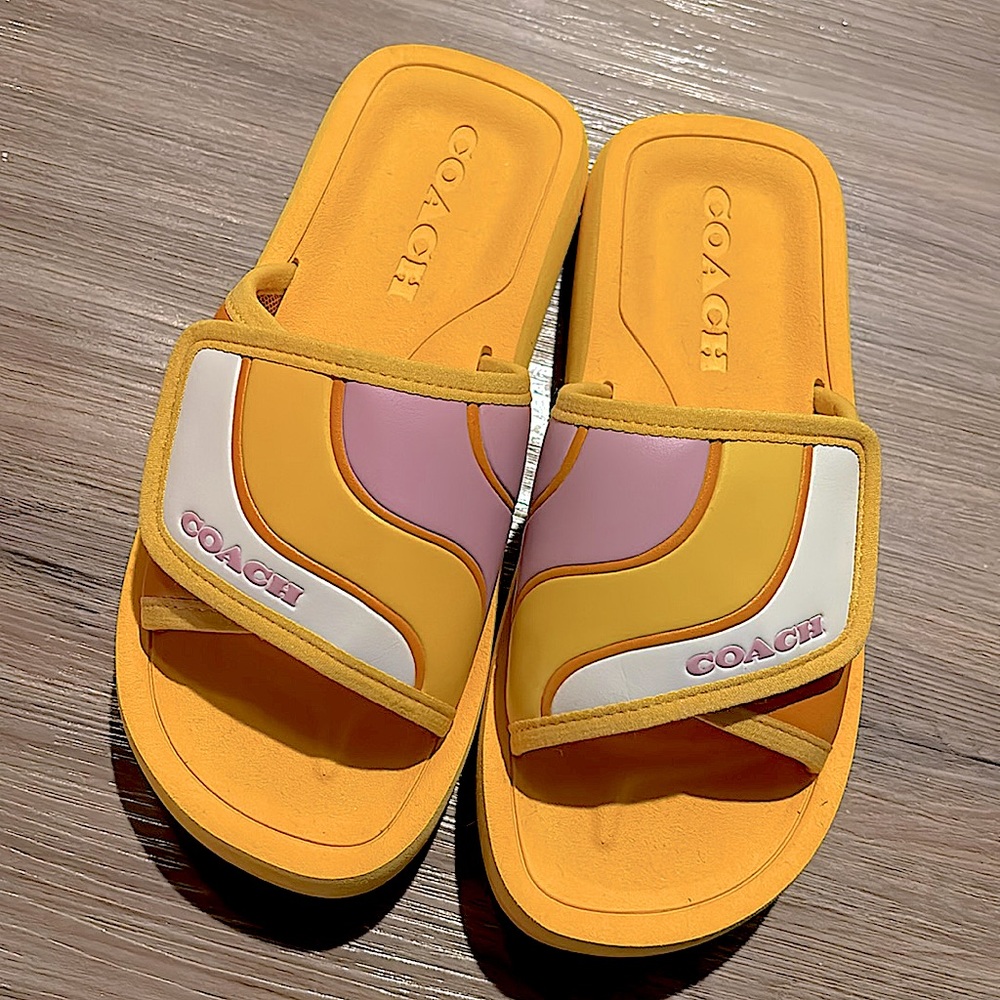 COACH slides 💛